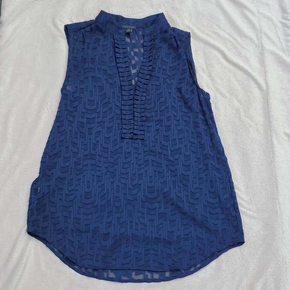 Patterned Sleeveless Blouse